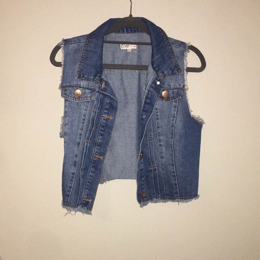Cutoff & sleeveless denim jacket
